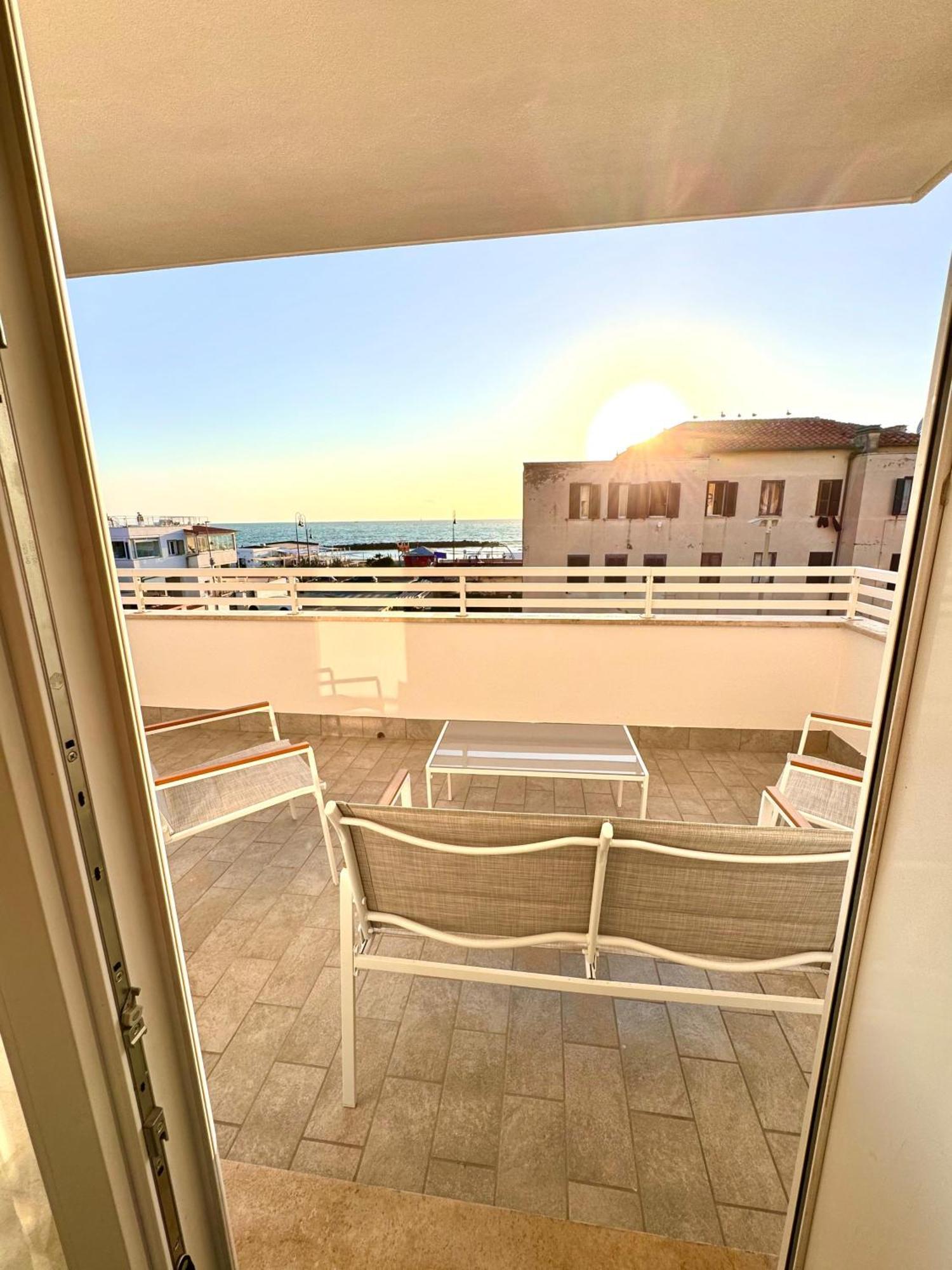 Suites Dreams Fiumicino Mare Exterior photo