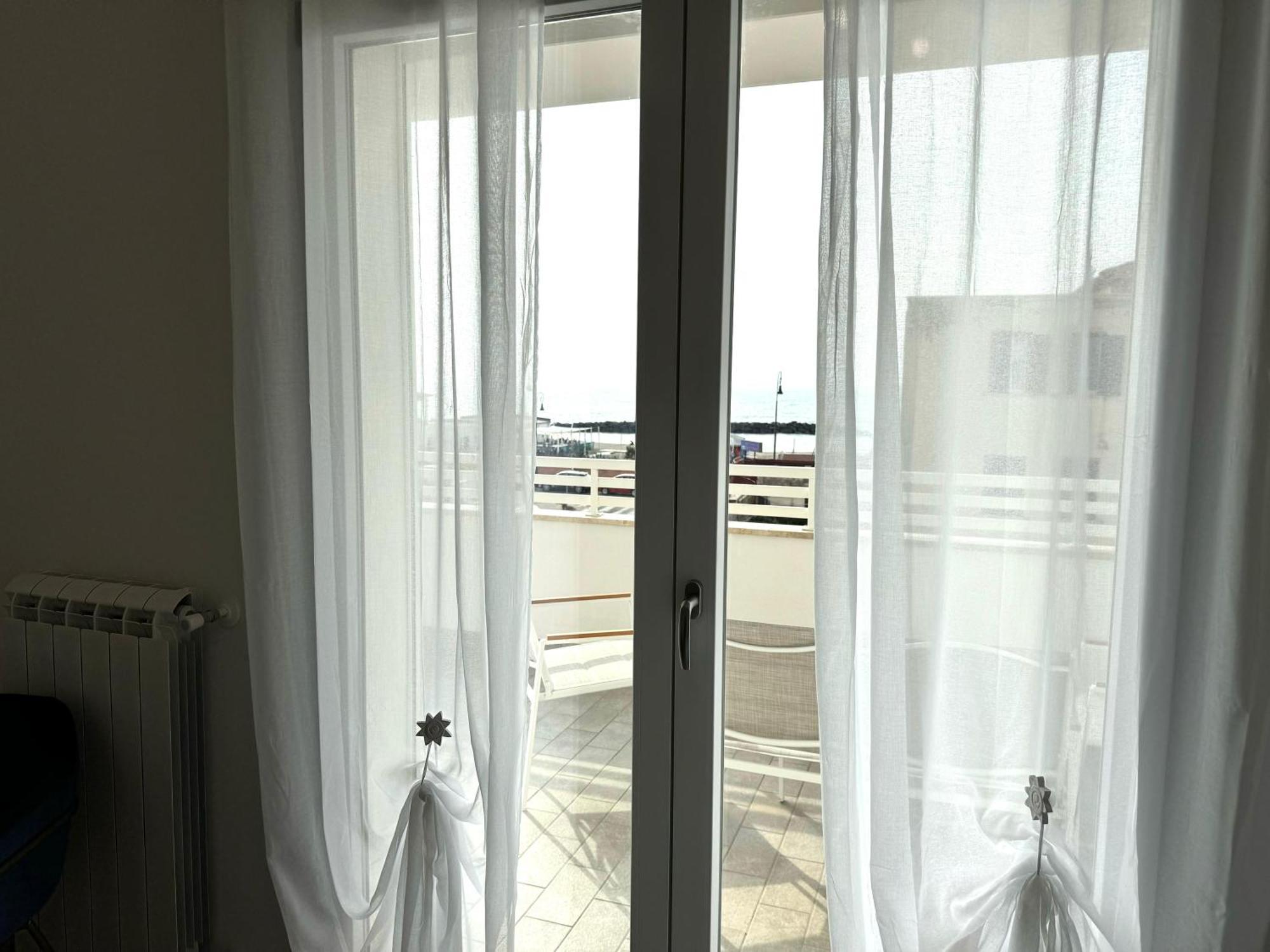 Suites Dreams Fiumicino Mare Exterior photo